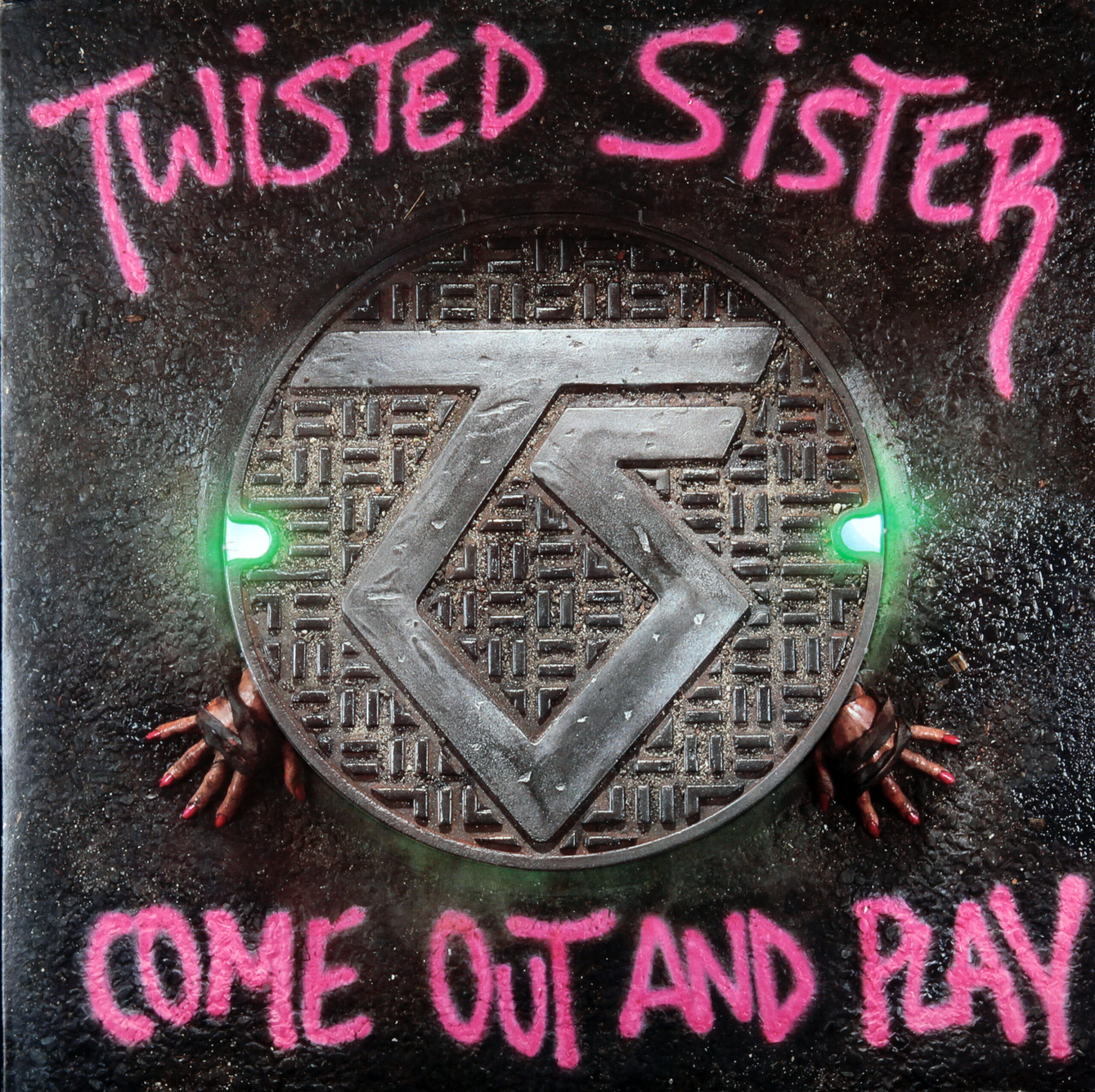 A picture of the cover art for twisted sister 's come out and play.